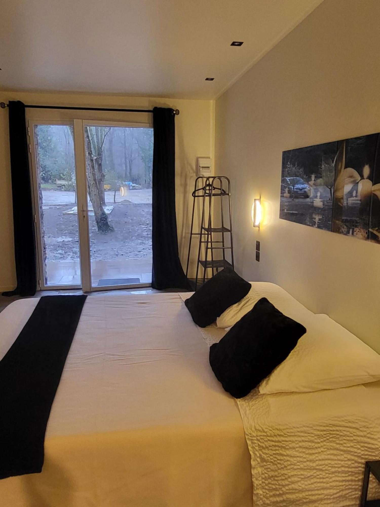 Eclat De Nuit Bed & Breakfast Saint-Prix  Bagian luar foto