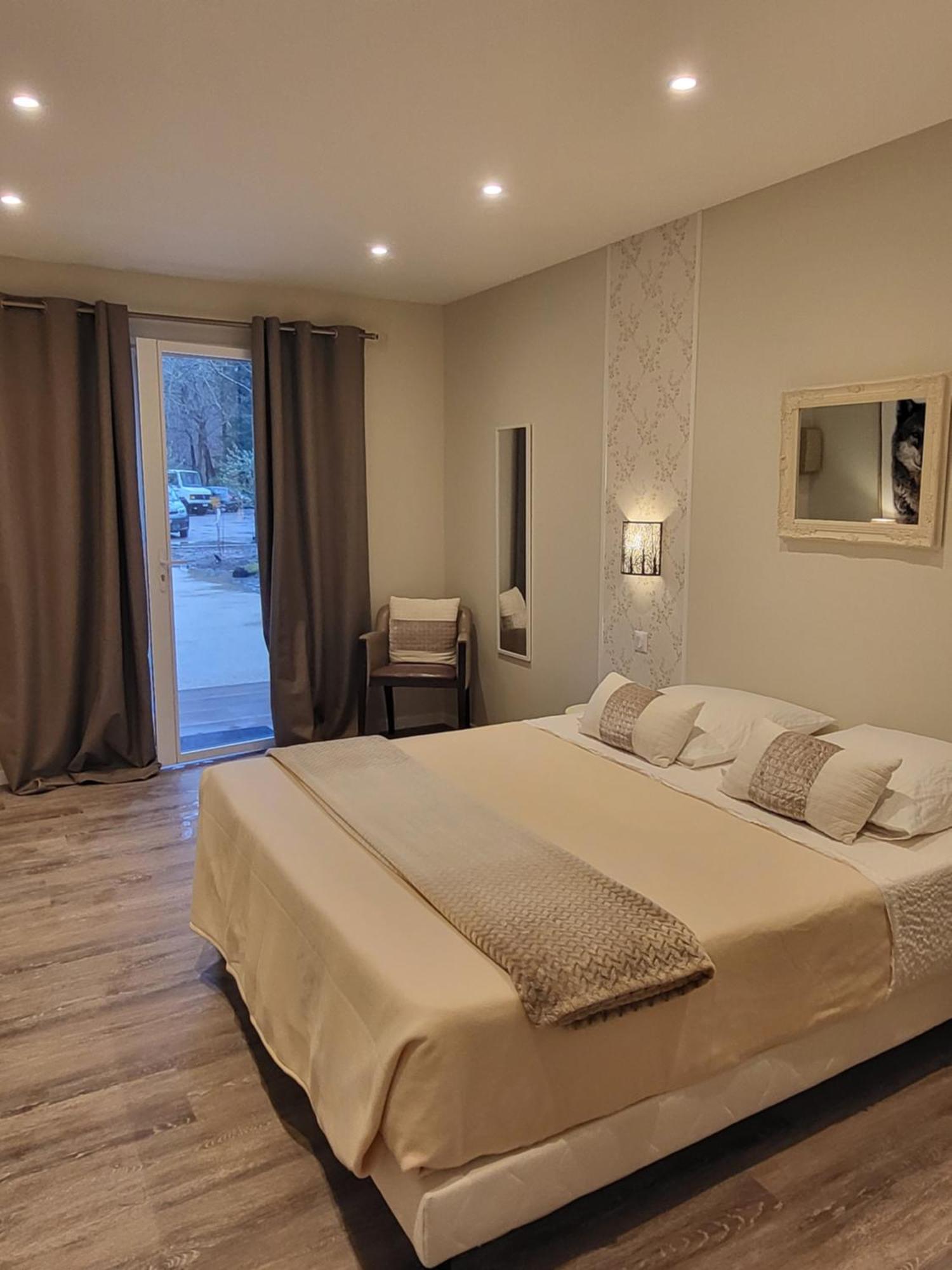 Eclat De Nuit Bed & Breakfast Saint-Prix  Bagian luar foto