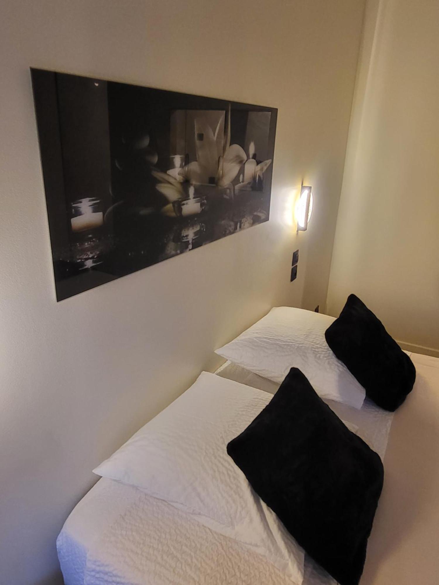 Eclat De Nuit Bed & Breakfast Saint-Prix  Bagian luar foto